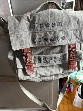 Canvas Messenger Bag with 'Dream Create Inspire' Text
